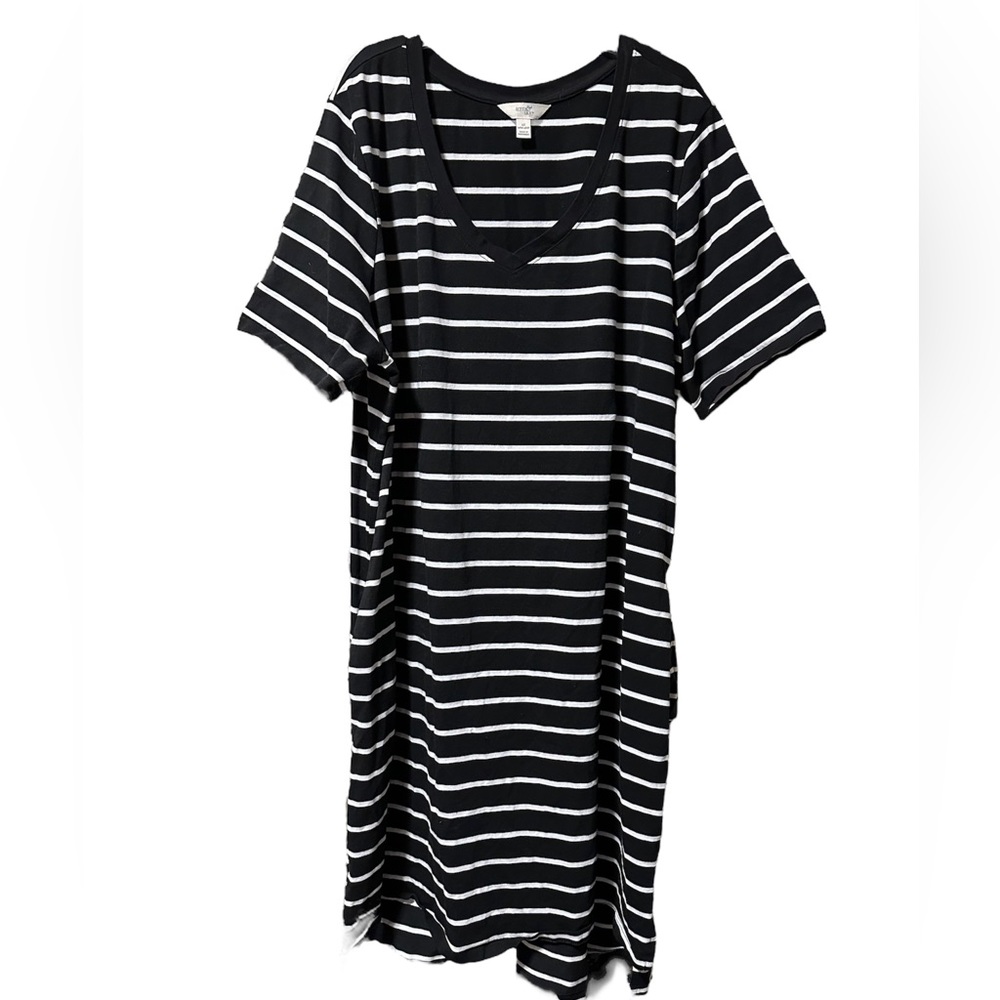 Back & white tshirt dress